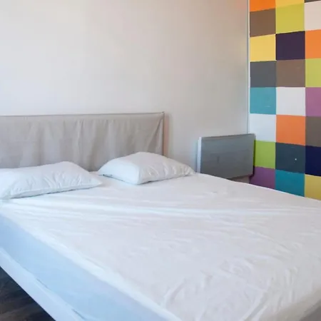 Comfortable Apartment Near Paris *